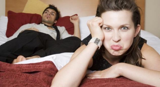 Gabimi i tmerrshëm që meshkujt bëjnë gjatë puthjes dhe femrat e urrejnë Gabimi i tmerrshëm që meshkujt bëjnë gjatë puthjes dhe femrat e urrejnë