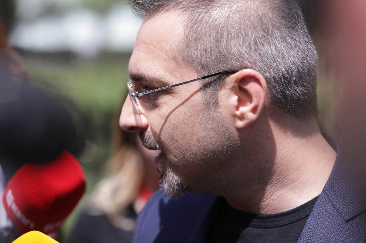 Saimir Tahiri: Nuk ka asnjë bir nënë e bir k**ve që të më pengojë në rrugën time për Drejtësi Saimir Tahiri: Nuk ka asnjë bir nënë e bir k**ve që të më pengojë në rrugën time për Drejtësi