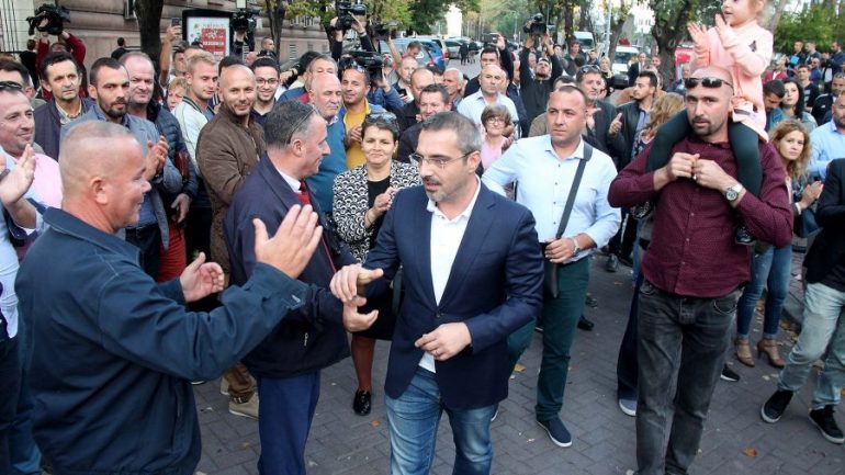 Kush po paguan që Saimir Tahiri të burgoset?! Donald Lu habit me deklarimin..