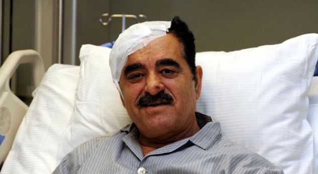 FOTO/ Këngëtari i famshëm mbetet vetëm pasi u paraliazua… nëna e tij e moshuar kujdeset për të FOTO/ Këngëtari i famshëm mbetet vetëm pasi u paraliazua… nëna e tij e moshuar kujdeset për të