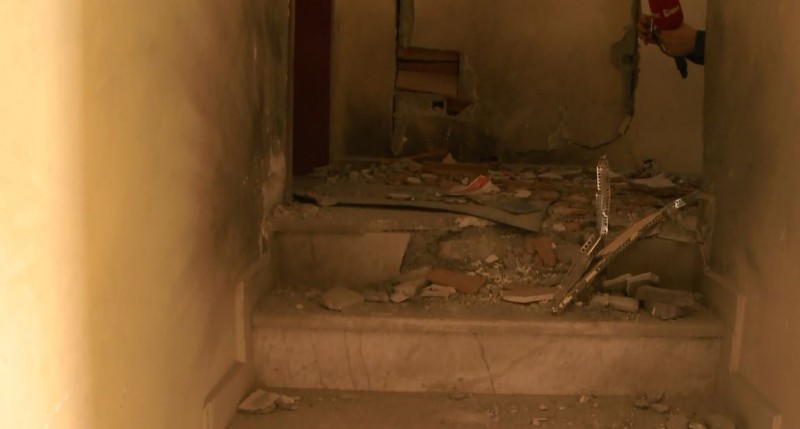 Tritol banesës së Drejtorit të Burgjeve, familja ndodhej brenda Tritol banesës së Drejtorit të Burgjeve, familja ndodhej brenda