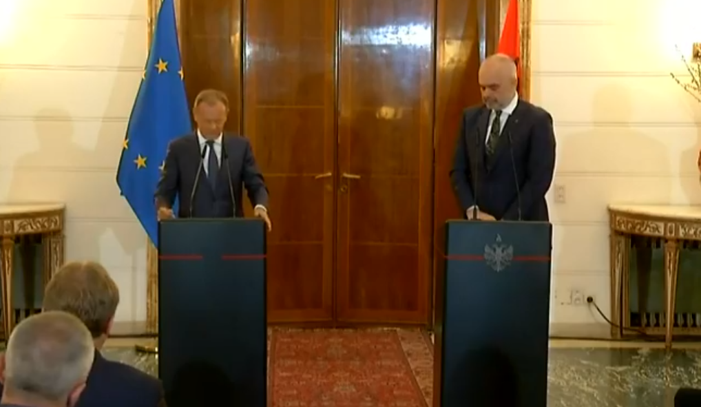 Ceremonia e mirëseardhjes së Presidentit të Këshillit Europian, Donald Tusk (Video) Ceremonia e mirëseardhjes së Presidentit të Këshillit Europian, Donald Tusk (Video)