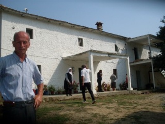 Familjarët kërkojnë dëmshpërblim nga shteti, për njollën se në banesën e tyre është kryer “transplant organesh”! Familjarët kërkojnë dëmshpërblim nga shteti, për njollën se në banesën e tyre është kryer “transplant organesh”!