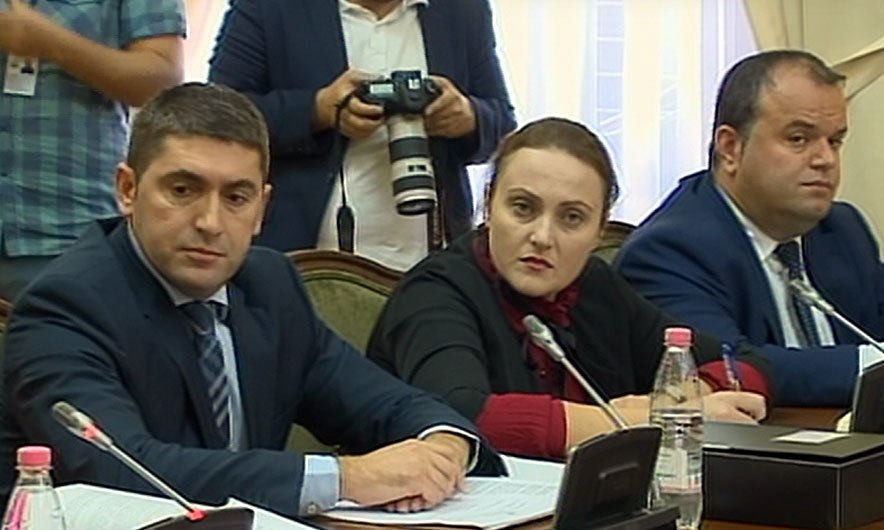 Ja çfarë i bën prokurorit Hajdarmatajt deputeti: Nuk ka burg pa prova për Tahirin! Meta, Basha dhe Berisha të lirë me krime të faktuara. Pikë! Ja çfarë i bën prokurorit Hajdarmatajt deputeti: Nuk ka burg pa prova për Tahirin! Meta, Basha dhe Berisha të lirë me krime të faktuara. Pikë!