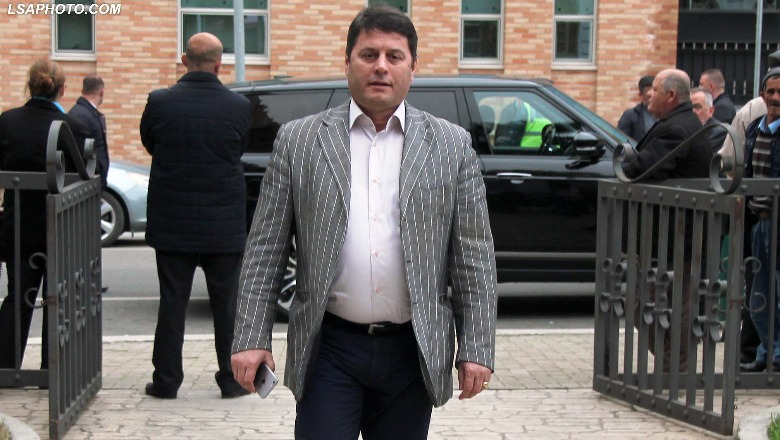 Pjerin Ndreu sulmon policinë pasi ngec në trafik: Çfarë ju kushton të zbarkoni këtu?! Pjerin Ndreu sulmon policinë pasi ngec në trafik: Çfarë ju kushton të zbarkoni këtu?!