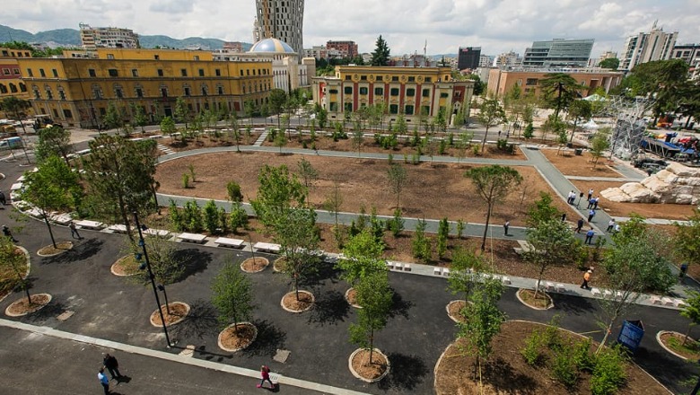 FOTO/ ‘Parku i Evropës’ në zemër të Tiranës, bukuritë e BE mbërrijnë në kryeqytet FOTO/ ‘Parku i Evropës’ në zemër të Tiranës, bukuritë e BE mbërrijnë në kryeqytet