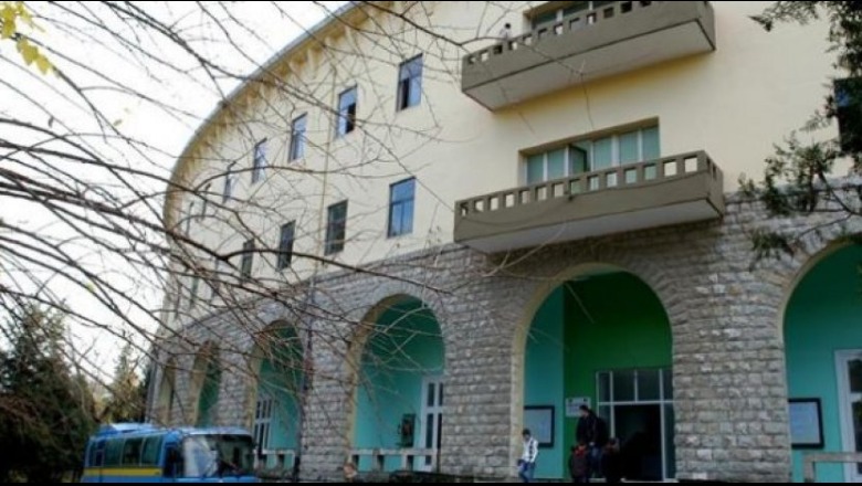 Merret vendimi/ Ministrja e Arsimit: Nesër pushim për të gjithë shkollat në Tiranë, Durrës dhe Elbasan Merret vendimi/ Ministrja e Arsimit: Nesër pushim për të gjithë shkollat në Tiranë, Durrës dhe Elbasan