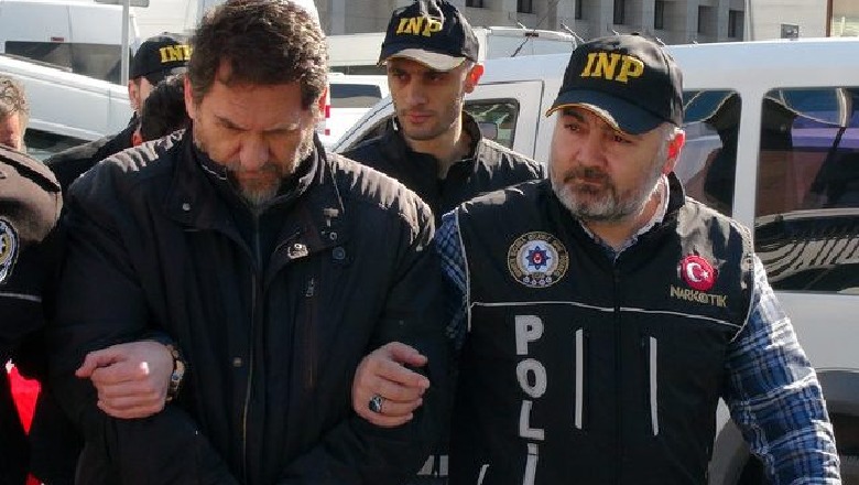 Biseda me të dashurën e “kapos” Met Kanani: “Punë natë e ditë, të japim pakëz dritë!” Biseda me të dashurën e “kapos” Met Kanani: “Punë natë e ditë, të japim pakëz dritë!”