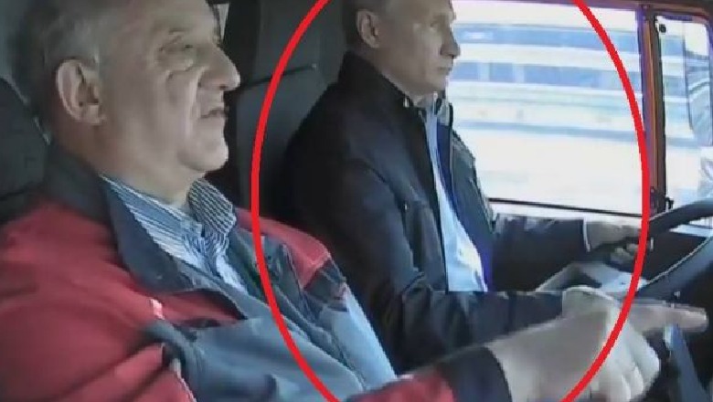 VIDEO/ Putin tregon “muskujt”, nget kamionin pa rrip sigurimi në Krimenë e pushtuar VIDEO/ Putin tregon “muskujt”, nget kamionin pa rrip sigurimi në Krimenë e pushtuar