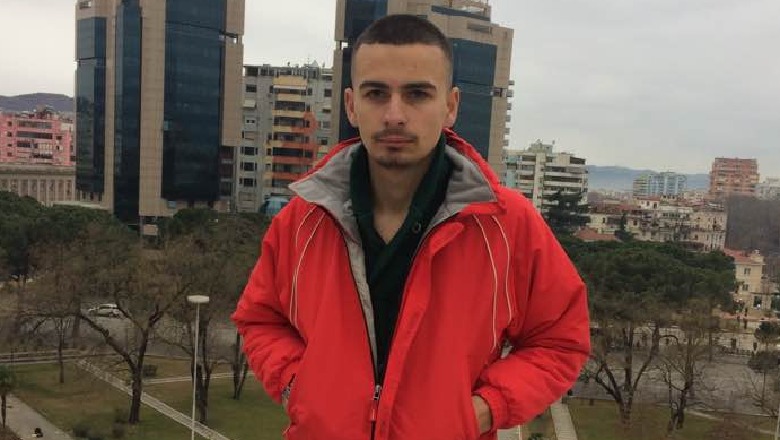 U zhduk te “Shpella e Pëllumbasit”, rinisin kërkimet për të riun, shoku: U hodh për t’u larë, e mori lumi U zhduk te “Shpella e Pëllumbasit”, rinisin kërkimet për të riun, shoku: U hodh për t’u larë, e mori lumi