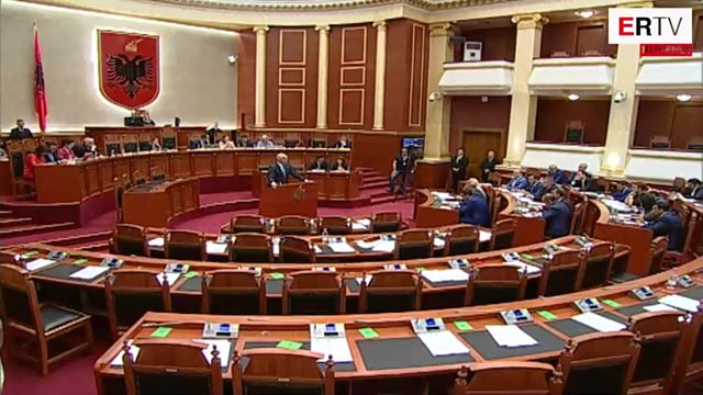 Sot, për herë të parë në historinë e parlamentarizmit tonë, një parti politike braktis Kuvendin, që të mos votojë një rezolutë për një temë madhore me rëndësi kombëtare, në emër të të gjithë shqiptarëve! Sot, për herë të parë në historinë e parlamentarizmit tonë, një parti politike braktis Kuvendin, që të mos votojë një rezolutë për një temë madhore me rëndësi kombëtare, në emër të të gjithë shqiptarëve!