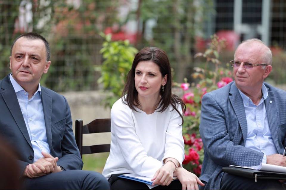 Ankesat e qytetarëve/ Turi i llogaridhënies shkakton “viktimën” e parë në hipotekën e Beratit, ikën drejtori Ankesat e qytetarëve/ Turi i llogaridhënies shkakton “viktimën” e parë në hipotekën e Beratit, ikën drejtori