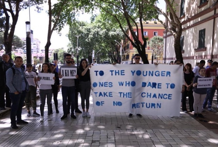 Spahiu: “Luli mblodhi sot më pak protestues se deputetët” që ka?! Spahiu: “Luli mblodhi sot më pak protestues se deputetët” që ka?!