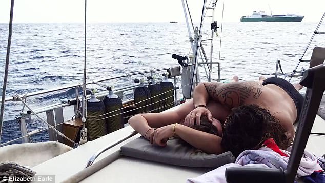 Shitën gjithçka për të udhëtuar, tashmë çifti kërkon para në internet për të realizuar ëndrrën e tyre! Shitën gjithçka për të udhëtuar, tashmë çifti kërkon para në internet për të realizuar ëndrrën e tyre!