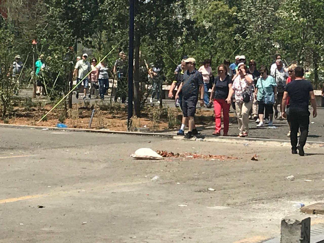 FOTO-VIDEO/ Post-protesta, makth për turistët e huaj, me çfarë u përballën sot në Tiranë FOTO-VIDEO/ Post-protesta, makth për turistët e huaj, me çfarë u përballën sot në Tiranë