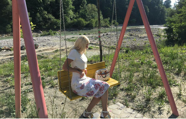 Këtu është VIP, në Itali modelja shqiptare lypka lek në mes të rrugës (Foto) Këtu është VIP, në Itali modelja shqiptare lypka lek në mes të rrugës (Foto)