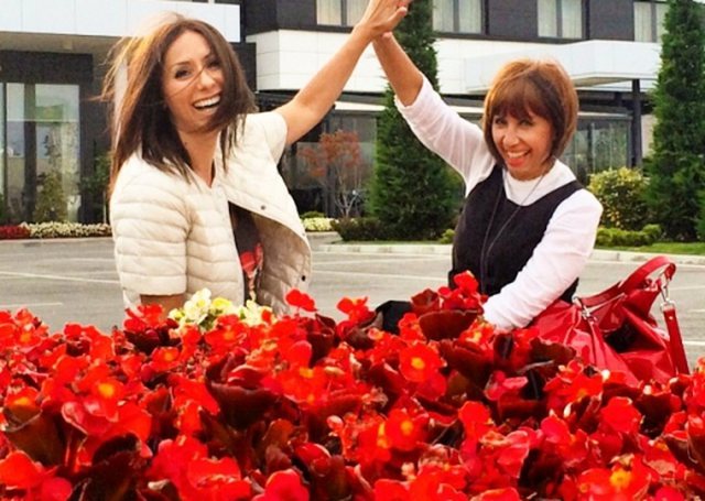 Video/ Nëna e motrave Libohova do t’ju mahnisë me zërin e saj, lë pas dy këngëtaret Video/ Nëna e motrave Libohova do t’ju mahnisë me zërin e saj, lë pas dy këngëtaret