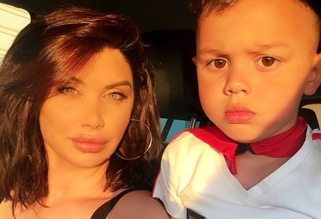 Djalit të Çiljetës nuk i mban barku asgjë, i nxjerr sekretin që e ëma nuk do të dontë kurrë (Foto) Djalit të Çiljetës nuk i mban barku asgjë, i nxjerr sekretin që e ëma nuk do të dontë kurrë (Foto)