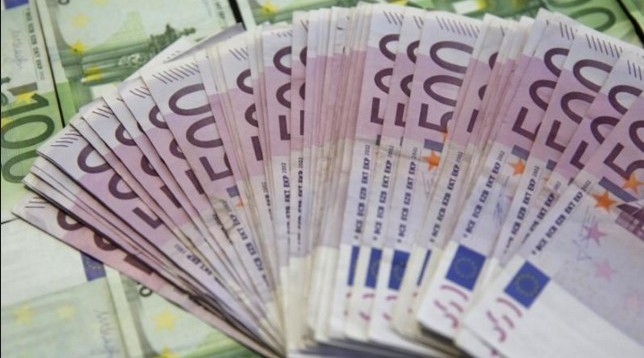 Shqipëria “mbytet” me euro, nga vijnë këto para?