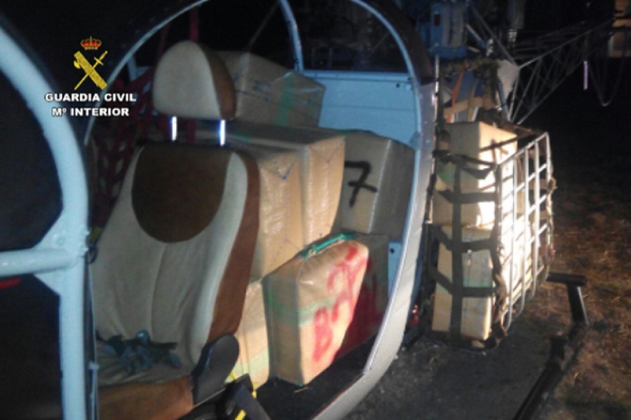 Nami në Itali/Shqiptarët dergojne me helikopter hashashin e kokainën Nami në Itali/Shqiptarët dergojne me helikopter hashashin e kokainën