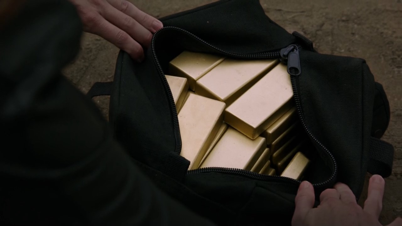 Policia i sekuestron kryeministrit 72 çanta me ar dhe bizhuteri Policia i sekuestron kryeministrit 72 çanta me ar dhe bizhuteri