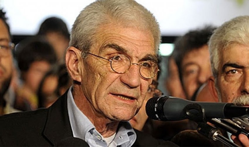 Ekstremistët sulmojnë kryebashkiakun e Selanikut Ekstremistët sulmojnë kryebashkiakun e Selanikut