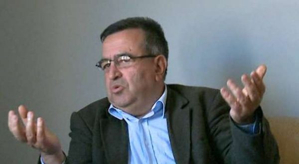 22 vjet nga zgjedhjet e vitit ’96, Fatos Klosi: Berisha rrahu krerët dhe deputetët e opozitës. Kërkon të mbajë pushtetin me çdo kusht 22 vjet nga zgjedhjet e vitit ’96, Fatos Klosi: Berisha rrahu krerët dhe deputetët e opozitës. Kërkon të mbajë pushtetin me çdo kusht