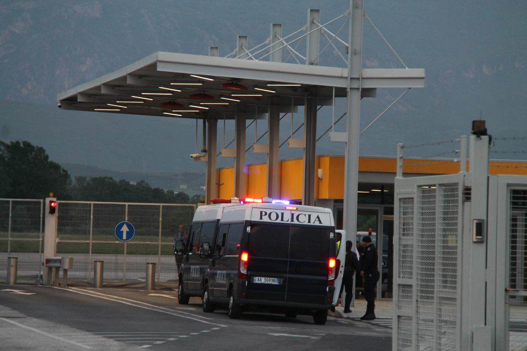 Mbërrin në Shqipëri mbas 20 vitesh Izet Haxhia, policia “blindon” Rinasin Mbërrin në Shqipëri mbas 20 vitesh Izet Haxhia, policia “blindon” Rinasin