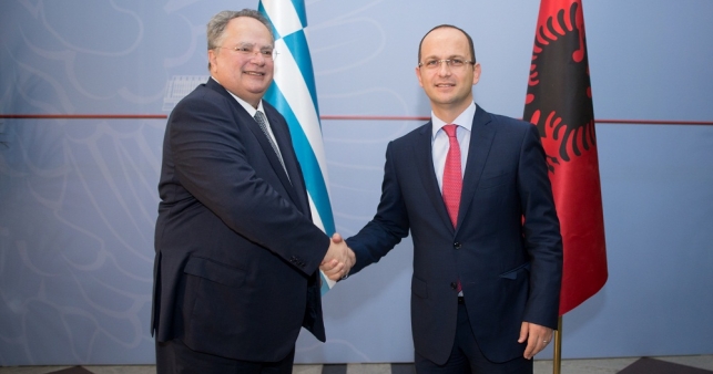Marrëveshja e detit/ Bushati takon ministrin grek, Kotzias Marrëveshja e detit/ Bushati takon ministrin grek, Kotzias