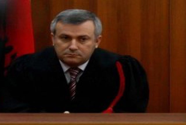 Paratë dhe përgjimet rëndojnë akuzën për korrupsion ndaj ish-gjyqtarit Miri Paratë dhe përgjimet rëndojnë akuzën për korrupsion ndaj ish-gjyqtarit Miri