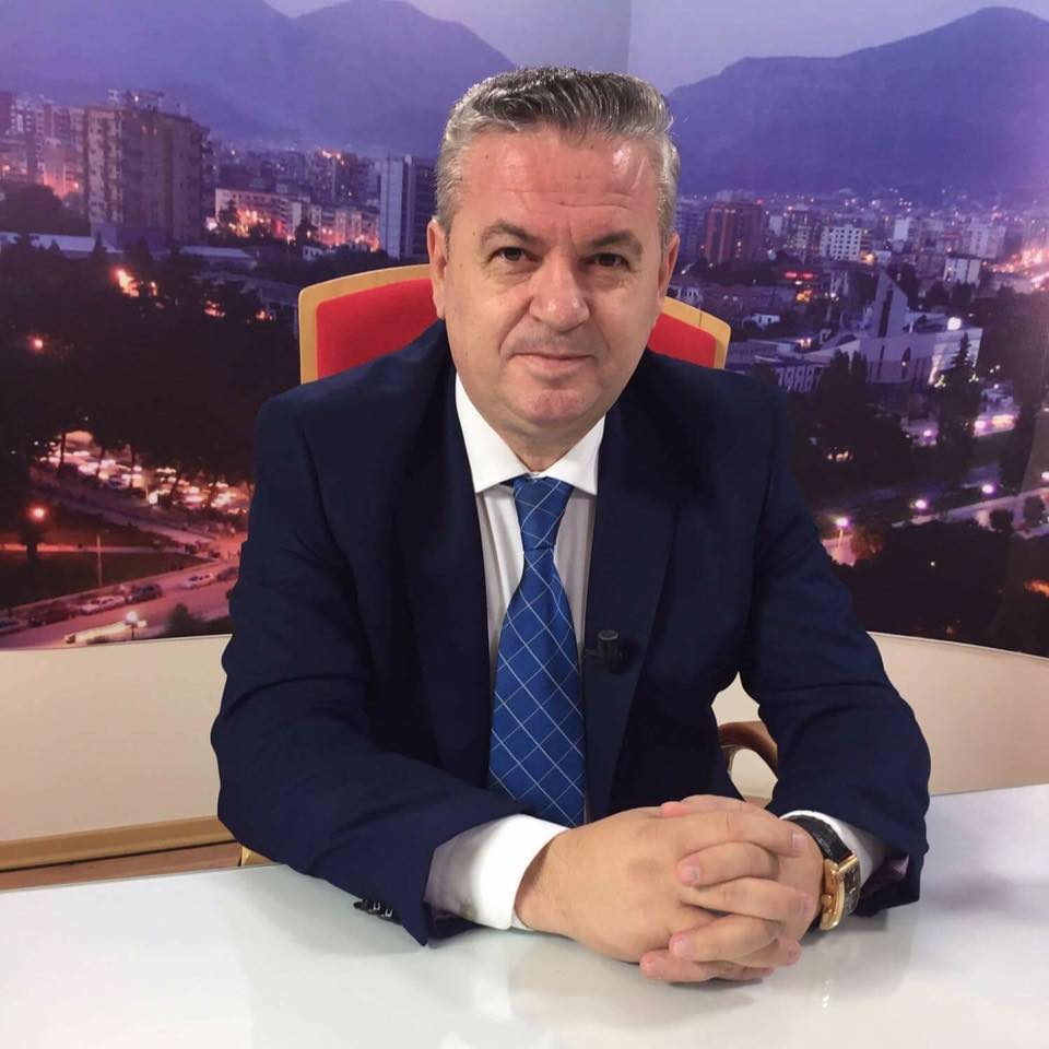 “Të vij aty e të bëj copash.” Ngadalë Myslim, nuk ta kemi borxh! “Të vij aty e të bëj copash.” Ngadalë Myslim, nuk ta kemi borxh!