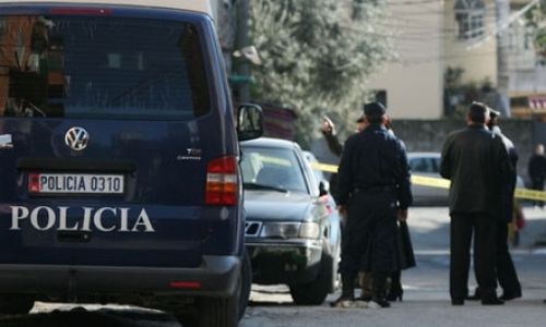 Pasi u nda nga e bija, dhëndri nga Tirana nuk e lë të qetë vjehrrën, ja çfarë i bënte (Foto) Pasi u nda nga e bija, dhëndri nga Tirana nuk e lë të qetë vjehrrën, ja çfarë i bënte (Foto)