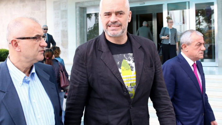 Petrit Vasali i’a bën “me sy” vetes: Rama vdiq kur u prish me ne?! Petrit Vasali i’a bën “me sy” vetes: Rama vdiq kur u prish me ne?!