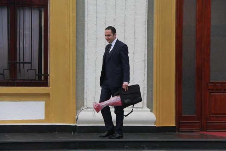 Deputeti i video-skandalit erotik, drejt burgut?