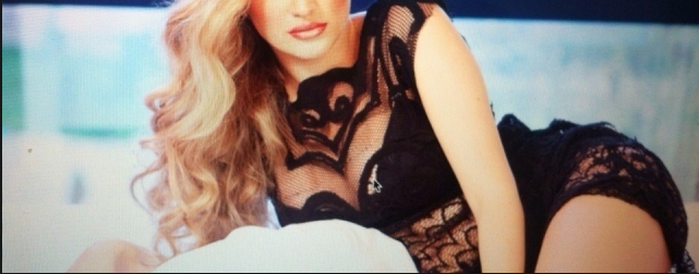 La nam duke dalë lakuriq, tani mbulohet me shami (Foto) La nam duke dalë lakuriq, tani mbulohet me shami (Foto)