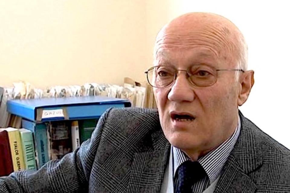 Shuhet një mendje e ndritur Shuhet një mendje e ndritur