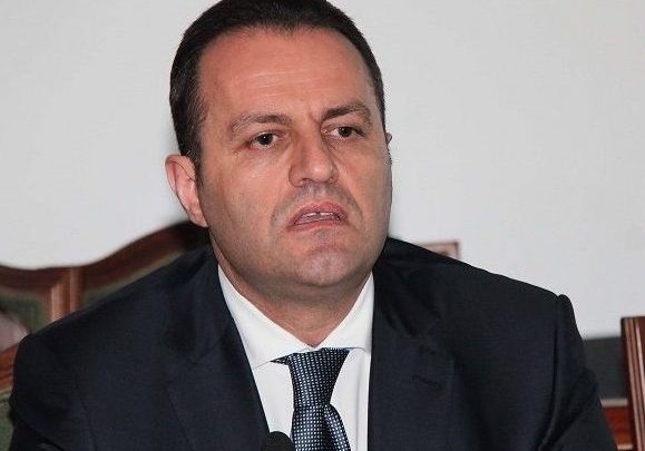 “Jam epileptik, s’përballoj dot burgun”/ Adriatik Lalla kërkon azil politik në Bremen-Gjermani, gati refuzimi. Ambasada në Tiranë nuk ka zgjatur afatin e qëndrimit “Jam epileptik, s’përballoj dot burgun”/ Adriatik Lalla kërkon azil politik në Bremen-Gjermani, gati refuzimi. Ambasada në Tiranë nuk ka zgjatur afatin e qëndrimit