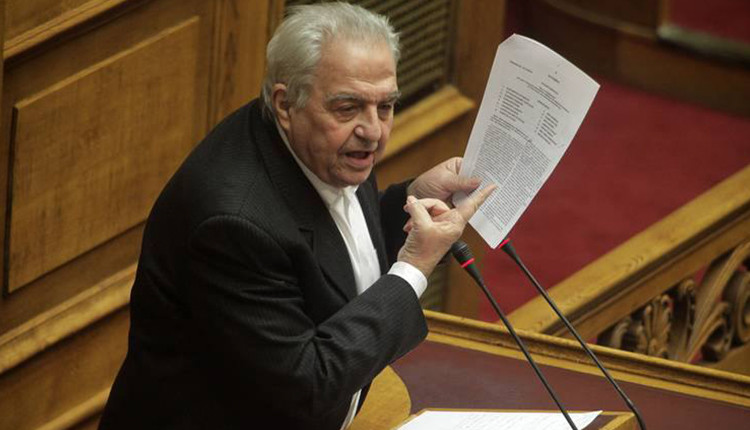 Atentat në Athinë, sulmohet sërish me bomba molotov shtëpia e ministrit grek Atentat në Athinë, sulmohet sërish me bomba molotov shtëpia e ministrit grek