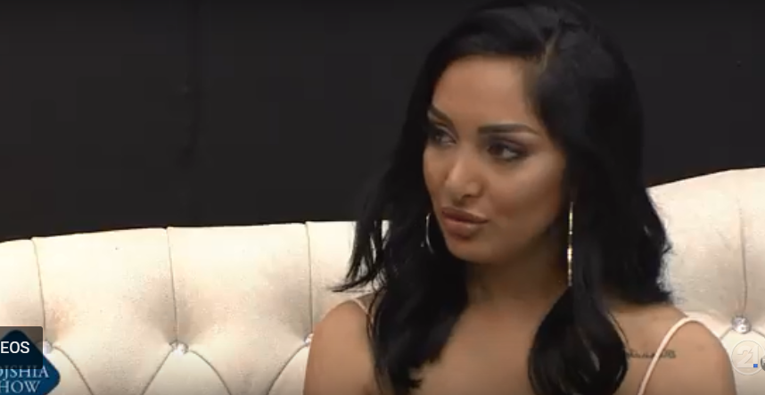 I paftuari vjen me thikë në emision, Armela e Big Brother mbetet e shtangur (Video) I paftuari vjen me thikë në emision, Armela e Big Brother mbetet e shtangur (Video)