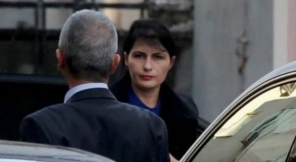 Arta Marku gati planin për të luftuar krimin dhe korrupsionin në nivele të larta. Hetim pasuror për Berishën, Llallën dhe ish-ministrat e PD Arta Marku gati planin për të luftuar krimin dhe korrupsionin në nivele të larta. Hetim pasuror për Berishën, Llallën dhe ish-ministrat e PD