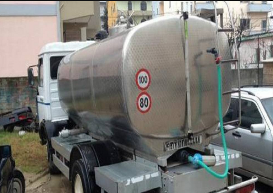 Kujdes/ Ujësjellësi Tiranës jep alarmin për autobotet, uji i tyre i patrajtuar dhe kontrolluar Kujdes/ Ujësjellësi Tiranës jep alarmin për autobotet, uji i tyre i patrajtuar dhe kontrolluar