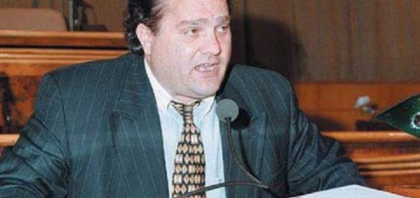 “Ja regjistrimi ku Azemi e thotë me gojën e tij: Të gjitha vrasjet vijnë nga zyra e Berishës” “Ja regjistrimi ku Azemi e thotë me gojën e tij: Të gjitha vrasjet vijnë nga zyra e Berishës”