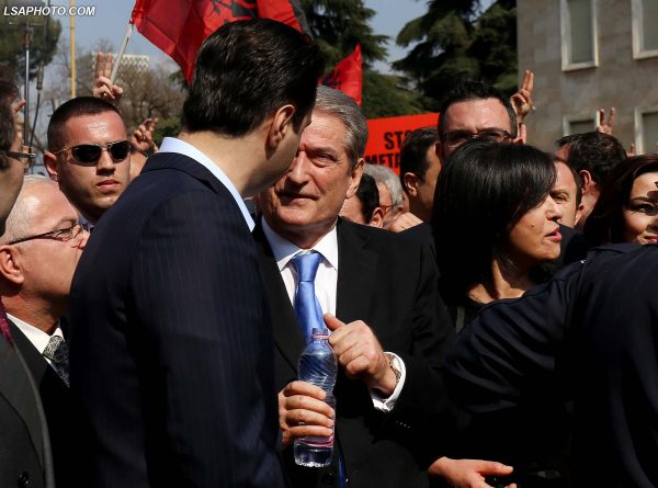 Lulzim Basha nuk është vetvetja, pas tij fshihet Berisha Lulzim Basha nuk është vetvetja, pas tij fshihet Berisha