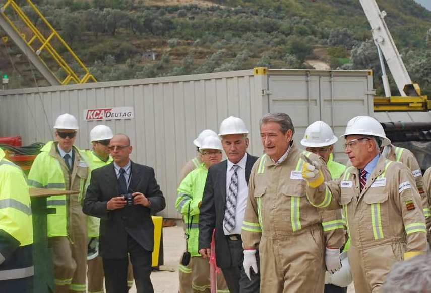 Krimi i Berishës: 1 miliardë euro për 5 km tunel, ndërsa në Itali kundërshtojnë tunelin 57 km (nëntokësor) Lion-Torino me 8.5 miliardë euro Krimi i Berishës: 1 miliardë euro për 5 km tunel, ndërsa në Itali kundërshtojnë tunelin 57 km (nëntokësor) Lion-Torino me 8.5 miliardë euro