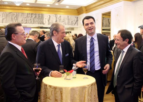 Pasuria e deputetëve të PD, këto janë milionat e Bashës, Berishës dhe ish-ministrave Pasuria e deputetëve të PD, këto janë milionat e Bashës, Berishës dhe ish-ministrave