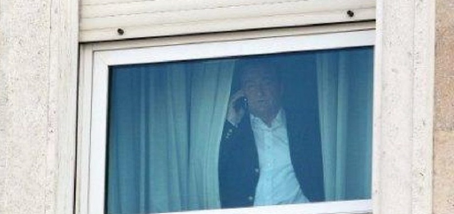 Berisha dërgoi valixhe me para për heshtjen e familjes së Hekuran Dedës Berisha dërgoi valixhe me para për heshtjen e familjes së Hekuran Dedës