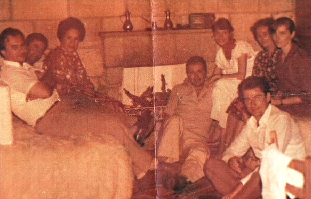 Berisha : “Enveri, Hitleri shqiptar” Qytetarët sulmojnë ashpër: I shërbeje me dorë në zemer…(Foto) Berisha : “Enveri, Hitleri shqiptar” Qytetarët sulmojnë ashpër: I shërbeje me dorë në zemer…(Foto)