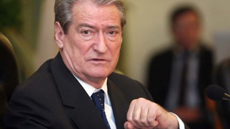 Sali Berisha flet përçartë: Vëllain e Xhafajt e kemi përgjuar me kujdes, por nuk e nxjerrim dëshmitarin se na e vrasin?! Sali Berisha flet përçartë: Vëllain e Xhafajt e kemi përgjuar me kujdes, por nuk e nxjerrim dëshmitarin se na e vrasin?!