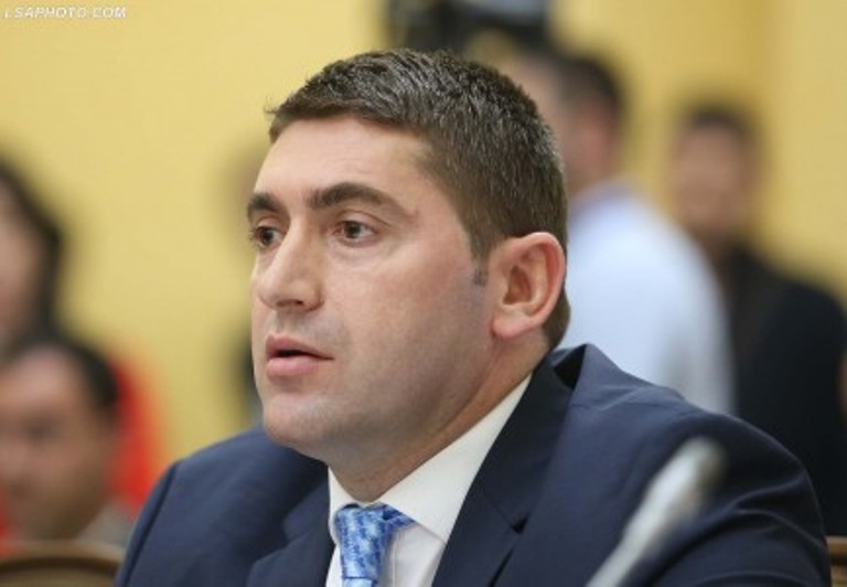 Tronditja fillon nga Krimet e Rënda, pritet arrestimi i Besim Hajdarmatajt. DEA dokumenton lidhjet e tij me krimin e organizuar Tronditja fillon nga Krimet e Rënda, pritet arrestimi i Besim Hajdarmatajt. DEA dokumenton lidhjet e tij me krimin e organizuar