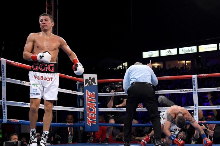 Boks/ Golovkin është i tmerrshëm në ring, hedh në tapet për dy raunde Martirosyan (Video) Boks/ Golovkin është i tmerrshëm në ring, hedh në tapet për dy raunde Martirosyan (Video)